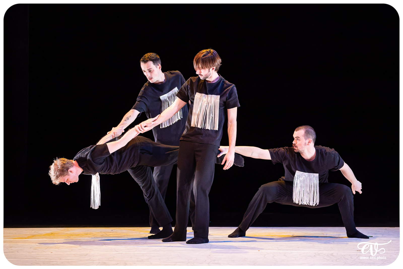 A4 (COMME LA FEUILLE) CIE CHICOS MAMBO